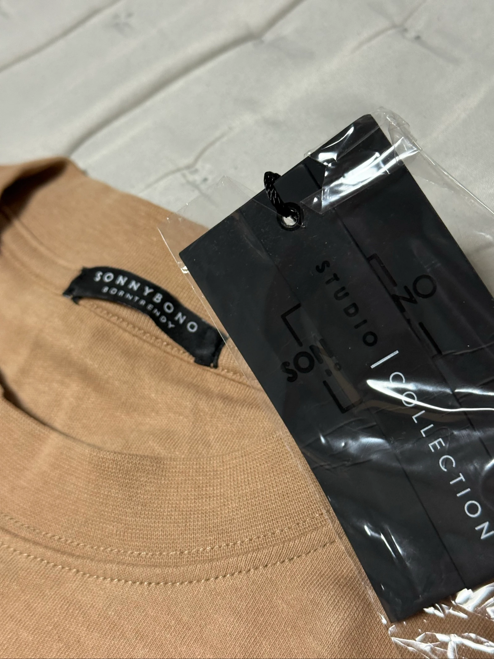 Camiseta manga larga color marrón  – photo 4